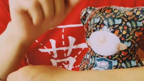 全家吃瓜看戏,共享欢乐时光