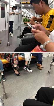 地铁吃瓜大哥,揭秘都市生活中的趣味瞬间